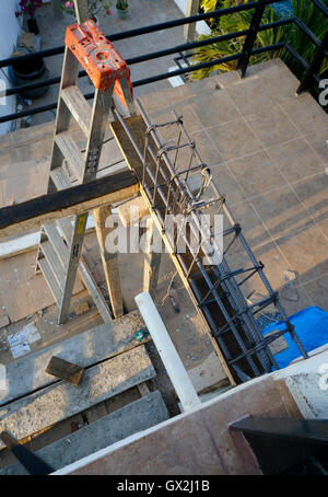 Tile deck en construction sur une maison mexicaine d'Acapulco, au Mexique. Banque D'Images