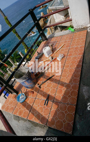 Tile deck en construction sur une maison mexicaine d'Acapulco, au Mexique. Banque D'Images