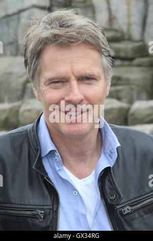 TV-allemand Jörg Pilawa présentateur célèbre walrus 'Loki' premier anniversaire au Tierpark Hagenbeck. Il a baptisé le morse de l'année dernière. Jörg Pilawa d' : où : Hambourg, Allemagne Quand : 15 Oct 2016 Banque D'Images