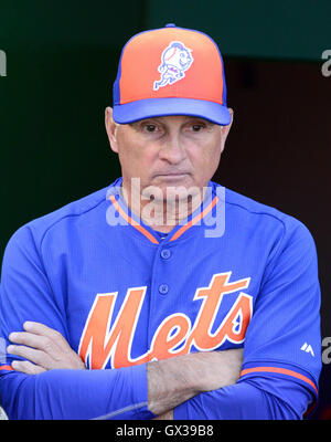 Washington, District de Columbia, Etats-Unis. 13 Sep, 2016. New York Mets manager Terry Collins (10) s'adresse aux journalistes avant le match contre les Nationals de Washington au Championnat National Park à Washington, DC le mardi 13 septembre, 2016.Crédit : Ron Sachs/CNP. © Ron Sachs/CNP/ZUMA/Alamy Fil Live News Banque D'Images