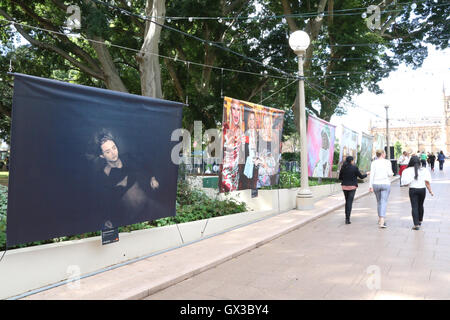 Sydney, Australie. 14 septembre 2016. Dans le cadre de City of Sydney's 'Art & à propos de Sydney', les entrées des 22 finalistes du concours photo la vie australienne peut être vu exposé au nord de Hyde Park, Sydney. Crédit : Richard Milnes/Alamy Live News Banque D'Images