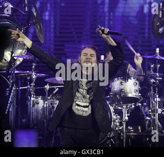 Denver, Colorado, États-Unis. 14Th Sep 2016. Chanteur MANA FHER OLVERA divertit une salle comble au Centre Pepsi au cours DE MANA : La puissance Latino Tour 2016 à Denver, CO le mercredi soir. Credit : Hector Acevedo/ZUMA/Alamy Fil Live News Banque D'Images