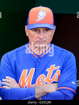 Washington, Us. 13 Sep, 2016. New York Mets manager Terry Collins (10) s'adresse aux journalistes avant le match contre les Nationals de Washington au Championnat National Park à Washington, DC le mardi 13 septembre, 2016. Credit : Ron Sachs/CNP (restriction : NO New York ou le New Jersey Journaux ou journaux dans un rayon de 75 km de la ville de New York) - AUCUN FIL SERVICE - © dpa/Alamy Live News Banque D'Images