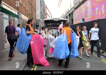 Londres, Royaume-Uni. 15 Septembre, 2016. La semaine de la mode de Londres se prépare le jour avant qu'il commence à NCP en Brewer Street à Soho. Credit : JOHNNY ARMSTEAD/Alamy Live News Banque D'Images