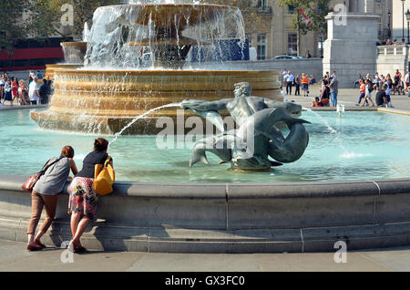 Londres, Royaume-Uni, 15 septembre 2016, Trafalgar Square Londres météo dépasse 30 degrés comme Centrigade vague de chaleur septembre continue. Credit : JOHNNY ARMSTEAD/Alamy Live News Banque D'Images