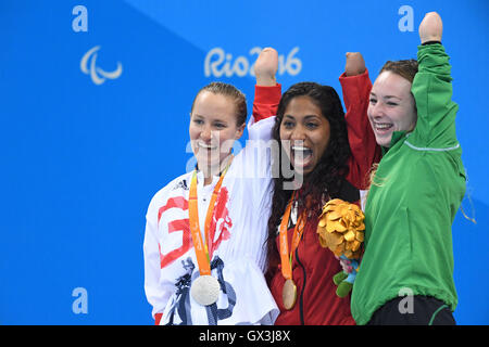 Rio de Janeiro, Brésil. 14Th Sep 2016. (L-R) Claire Cashmore (GBR), Katarina Roxon (CAN), Ellen Keane (IRL) Natation  : 100m brasse SB8 remise de médaille aux Jeux olympiques de natation stade lors des Jeux Paralympiques de Rio 2016 à Rio de Janeiro, Brésil . Credit : AFLO SPORT/Alamy Live News Banque D'Images