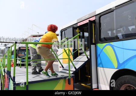 Les concurrents arrivent pour la Boccia durant les Jeux Paralympiques à Carioca Arena 2 le 15 septembre 2016, Rio de Janeiro, Brésil. (Photo par Kenjiro Matsuo/AFLO)Vue générale, le 15 septembre 2016 : une vue générale du Centre Principal de Presse avant les Jeux Paralympiques de Rio 2016 à Rio de Janeiro, Brésil. © AFLO SPORT/Alamy Live News Banque D'Images