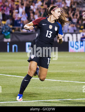 Columbus, États-Unis d'Amérique 15 Sep, 2016. 15 septembre 2016 : États-Unis d'avant Alex Morgan marque contre la Thaïlande dans la seconde moitié du jeudi soir. Columbus, OH, USA. Credit : Brent Clark/Alamy Live News Banque D'Images