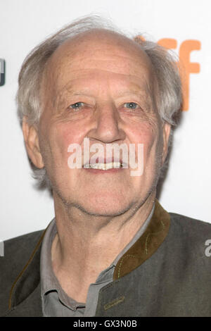 Toronto, Canada. 16 Sep, 2016. Réalisateur Werner Herzog assiste à la première du film 'Salt' et d'incendie au cours de la 41e Festival International du Film de Toronto, TIFF, à Elgin Theatre de Toronto, Canada, le 15 septembre 2016. Photo : Hubert Boesl/DPA - PAS DE FIL - SERVICE/dpa/Alamy Live News Banque D'Images