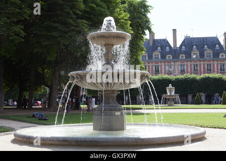 Place des Vosges à Paris, France. Banque D'Images