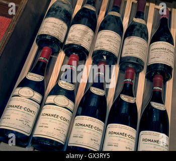 Romanee-Conti Bourgogne sélection de vins fins rares de 1919-2002 dans une cave privée collection Vosne Romanée Beaune France Banque D'Images