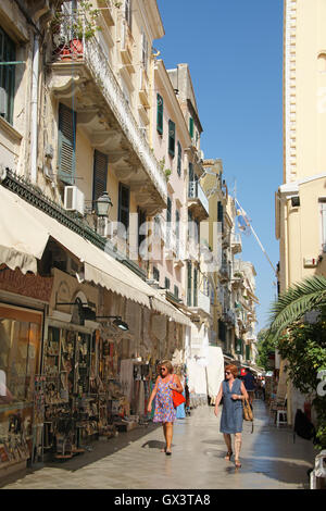 Rue Agios Spyridon Vieille ville de Corfou Grèce Îles Ioniennes Banque D'Images