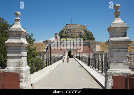 Le vieux fort d'entrée de la vieille ville de Corfou Grèce Îles Ioniennes Banque D'Images