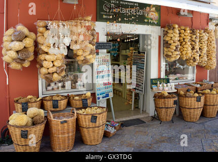 Boutique vendant des éponges de mer vieille ville de Corfou, Îles Ioniennes Grèce Banque D'Images