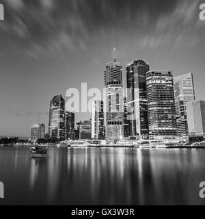 Vue sur Ville Brisbane de Holman Street Terminal pendant l'aube. Banque D'Images