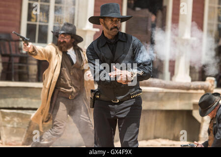 DATE DE SORTIE : Septembre 23, 2016 Title : The Magnificent Seven STUDIO : MGM Réalisateur : Antoine Fuqua PLOT : sept hommes d'armes à feu dans le vieil ouest progressivement ensemble pour aider un village pauvre contre les voleurs sauvage avec : Denzel Washington comme Chisolm (crédit Image : c MGM/images/) Banque D'Images