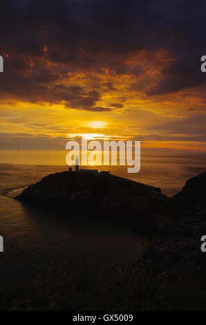 Phare de South Stack au coucher du soleil, île d'Anglesey, Banque D'Images