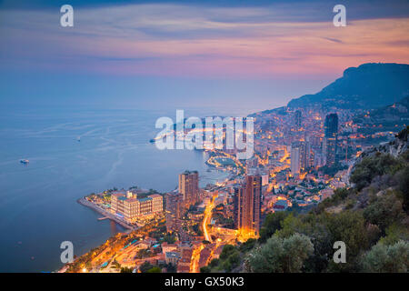 Monaco. Droit de Monte Carlo, Monaco pendant l'été, le coucher du soleil. Banque D'Images