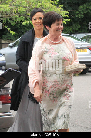 L'acteur britannique Martin Compston se marie avec l'actrice américaine Tianna Chanel Flynn à Marr Hall à Bishopton comprend : Liz Compston Où : Bishopton, Royaume-Uni Quand : 19 Juin 2016 Banque D'Images