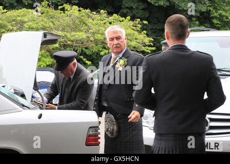 L'acteur britannique Martin Compston se marie avec l'actrice américaine Tianna Chanel Flynn à Marr Hall à Bishopton avec : Jim Compston Où : Bishopton, Royaume-Uni Quand : 19 Juin 2016 Banque D'Images