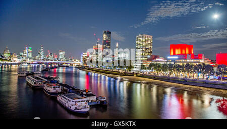 La Ville de nuit Depuis Waterloo Bridge, London UK Banque D'Images