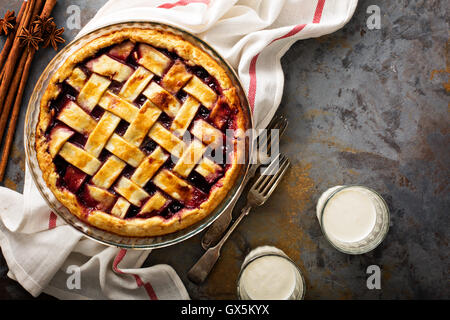 Des cherry pie en treillis Banque D'Images