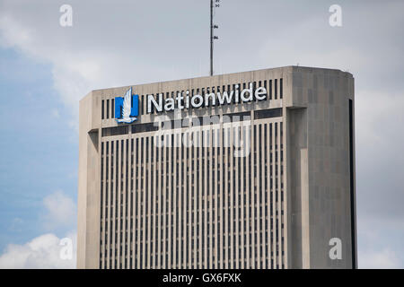 Un logo affiche à l'extérieur du siège de la Nationwide Mutual Insurance Company à Columbus, Ohio le 23 juillet 2016. Banque D'Images