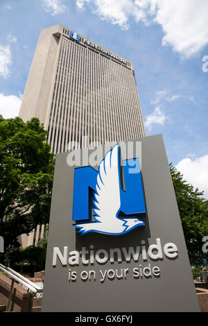 Un logo affiche à l'extérieur du siège de la Nationwide Mutual Insurance Company à Columbus, Ohio le 23 juillet 2016. Banque D'Images