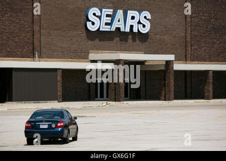 Un logo affiche à l'extérieur d'un magasin de détail Sears à Columbus, Ohio le 23 juillet 2016. Banque D'Images