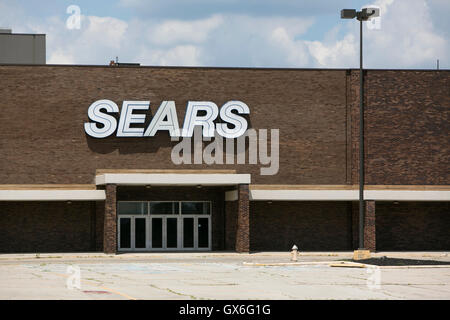 Un logo affiche à l'extérieur d'un magasin de détail Sears à Columbus, Ohio le 23 juillet 2016. Banque D'Images