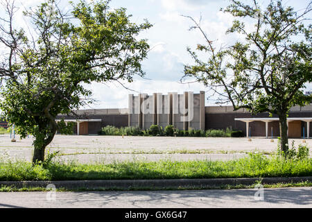 L'esquisse d'un signe extérieur d'un logo au magasin Sears abandonnés dans Trotwood, Ohio le 23 juillet 2016. Banque D'Images