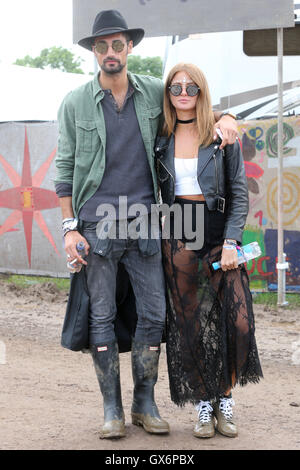 Cara Delevingne, Suki Waterhouse, et autres célébrités assister à Glastonbury Festival - Jour 2 avec : Millie Mackintosh, Hugo Où : Glastonbury, Royaume-Uni Quand : 25 Juin 2016 Banque D'Images