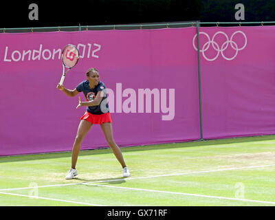 Wimbledon, Angleterre. 2 août 2012. Venus Williams à s'entraîner aux Jeux olympiques de cet été à Londres en 2012. Banque D'Images