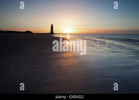 Photographie par © Jamie Callister. Coucher de soleil à la plage de Talacre, Flintshire, au nord du Pays de Galles, Royaume-Uni du 10 septembre 2016. Banque D'Images