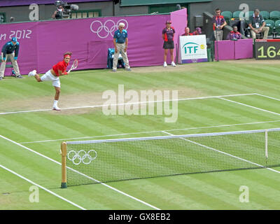 Wimbledon, Angleterre. 2 août 2012. Roger Federer lors d'un de ses matchs en simple aux Jeux olympiques de cet été à Londres en 2012. Banque D'Images