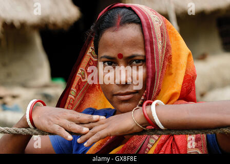 L'INDE, le Gange River delta Sundarbans dans West-Bengal , l'île de Sagar, Bengali femme en sari / Westbengalen Gangesdelta , Sundarbans INDIEN Sagar Island, bengalische Frau im Sari Banque D'Images