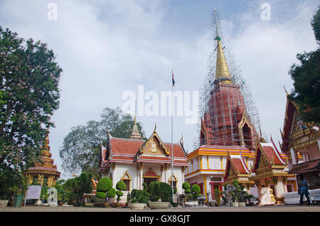 PATTANI, THAÏLANDE - 13 juillet : Wat Chang Hai pour Ratburanaram personnes visitent et priez Luang Pu Thuat le 13 juillet 2016 à Pattani afin Banque D'Images