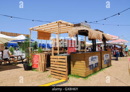 Perth, WA,13,2016 Australia-February:repas extérieur, les gens et les lumières à la cordée Elizabeth Quay à Perth, Australie occidentale. Banque D'Images