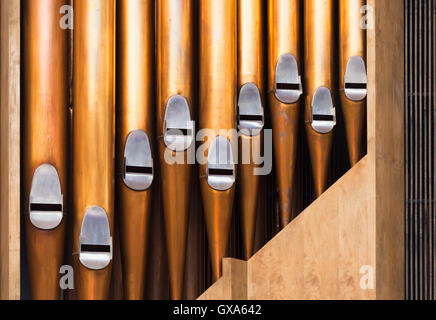 Photo gros plan de tubes d'organes lumineux, la musique classique de fond photo Banque D'Images