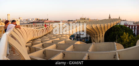 Haut niveau de Metropol Parasol sur La Encarnacion Square à Séville, Andalousie, Espagne Banque D'Images