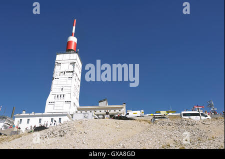 La radio et l'antenne d'accueil et de la station météo du Mont Ventoux Banque D'Images