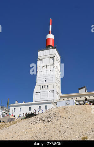 La radio et l'antenne d'accueil et de la station météo du Mont Ventoux Banque D'Images