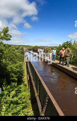 En prenant le sentier du canal de Llangollen arcross la vallée de la Dee, l'Aqueduc de Pontcysyllte Banque D'Images