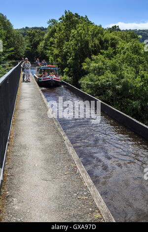 En prenant le sentier du canal de Llangollen arcross la vallée de la Dee, l'Aqueduc de Pontcysyllte Banque D'Images