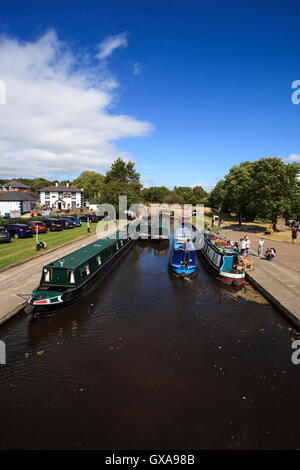 Narrowboats amarrés dans le bassin de Trevor sur le canal de Llangollen Banque D'Images