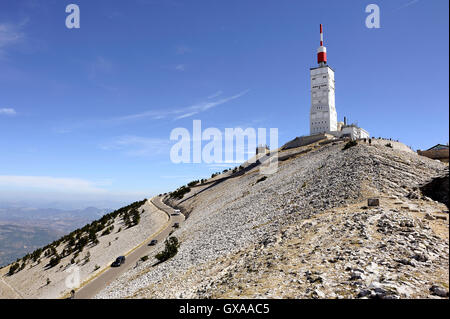 La radio et l'antenne d'accueil et de la station météo du Mont Ventoux Banque D'Images