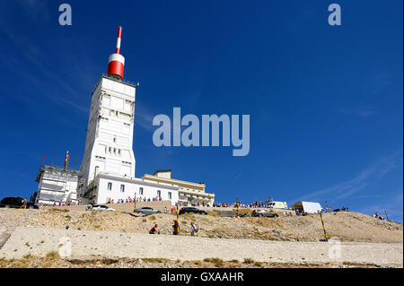 La radio et l'antenne d'accueil et de la station météo du Mont Ventoux Banque D'Images