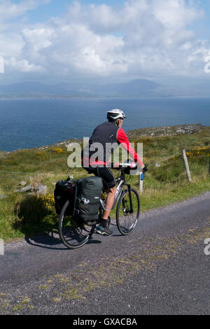 Cyclisme sur la Wild Atlantic Way, Irlande du Sud-Ouest Banque D'Images