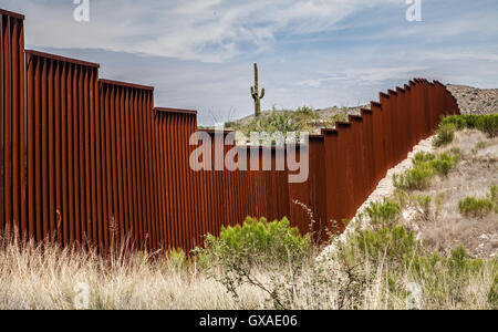 Frontière entre les États-Unis et le Mexique (près de Sasabe, Arizona) Banque D'Images