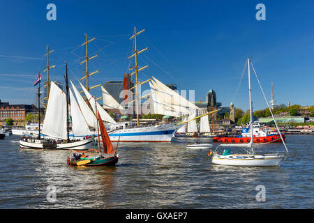 Einlaufparade zum Hamburger Hafengeburtstag 2016, Hamburg, Deutschland, Europa Banque D'Images